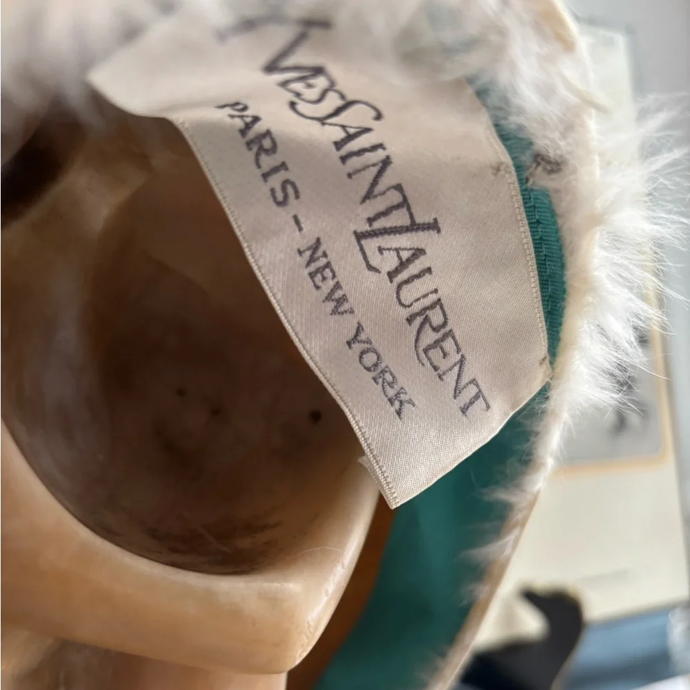 YSL fabulous vintage Fur Hat with Bow Accessories - Picture 13 of 16